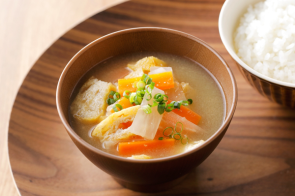 大根とにんじんの味噌汁