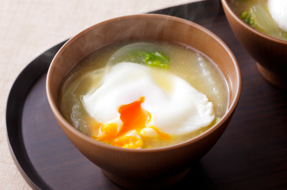 卵と白菜の味噌汁