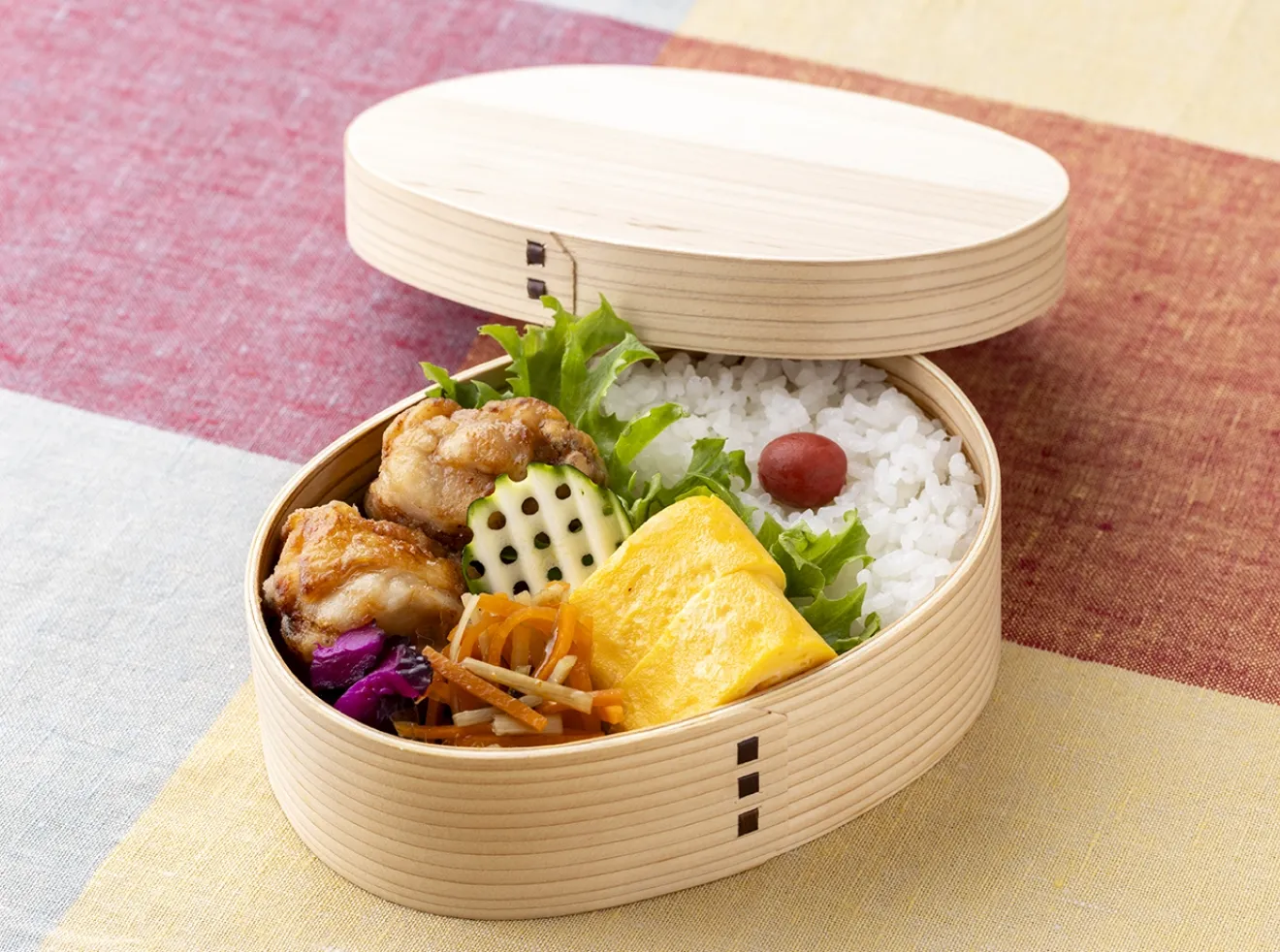 鶏肉の唐揚げの卵焼き弁当のイメージ