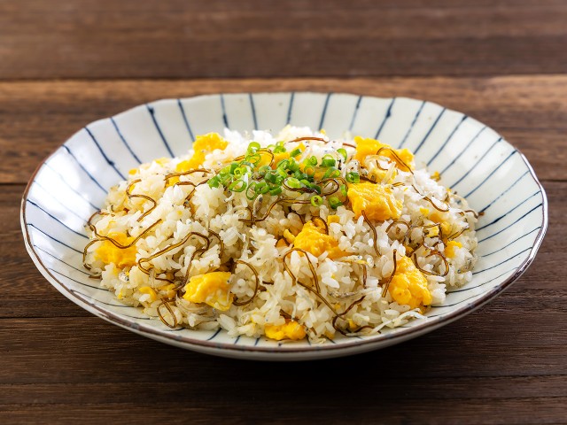 塩こんぶとちりめんじゃこの炒飯｜カマダレシピ｜鎌田醤油（かまだ