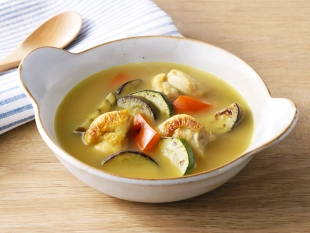 夏野菜と鶏肉のカレースープ