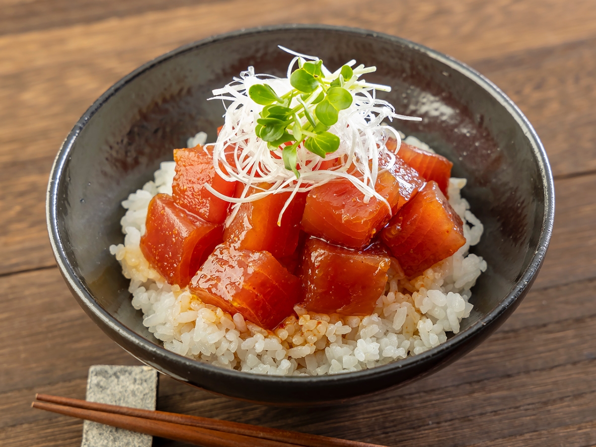 マグロのピリ辛漬け丼