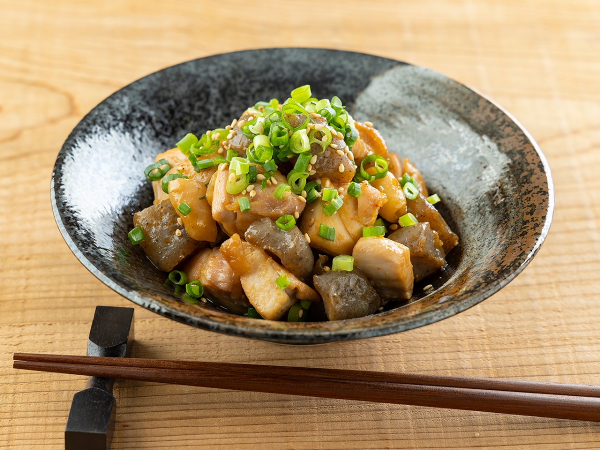 鶏肉とこんにゃくのピリ辛炒め