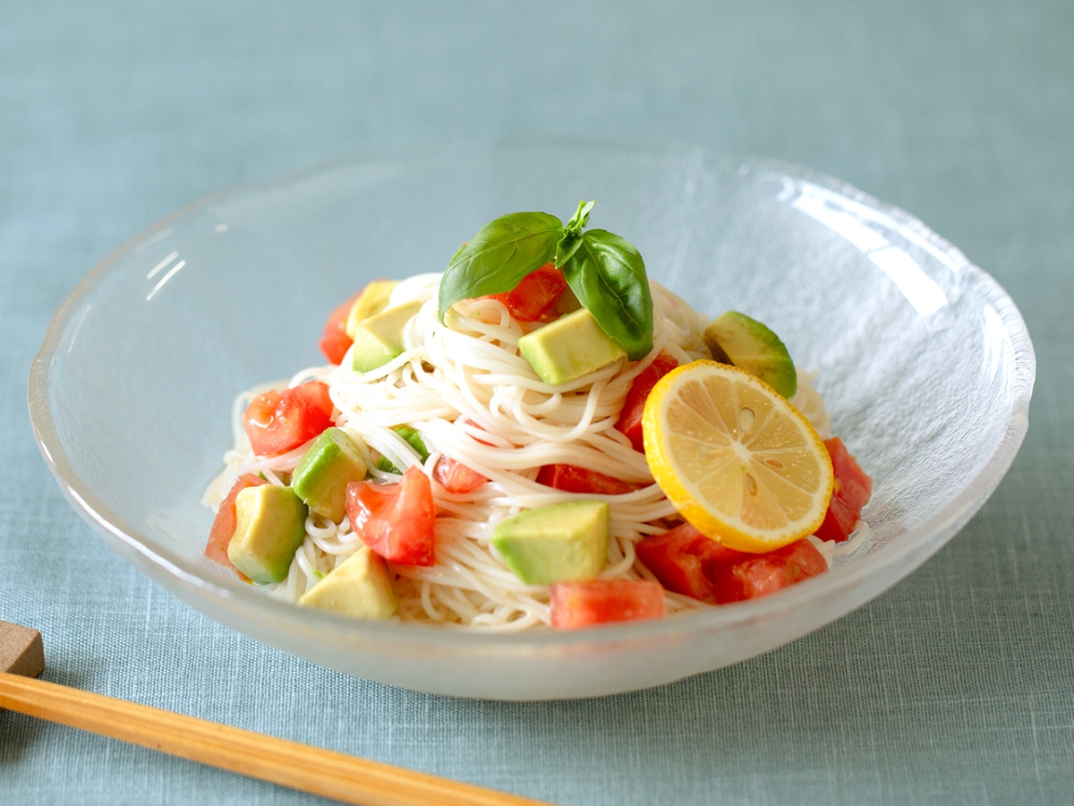 トマトとアボカドのそうめん