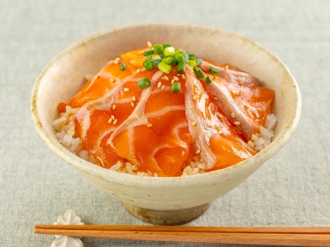 サーモンの漬け丼