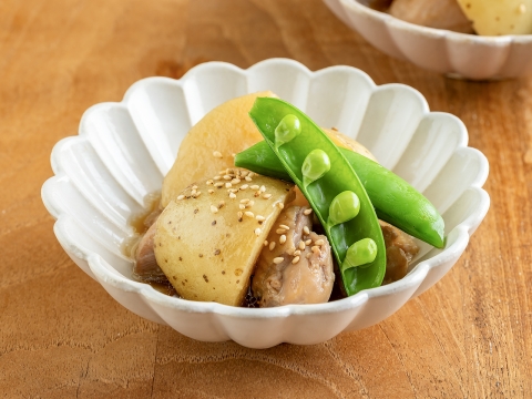 新じゃがと鶏肉の煮物