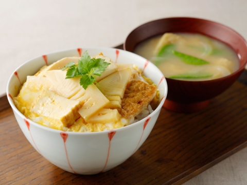 たけのこと厚揚げの卵とじ丼